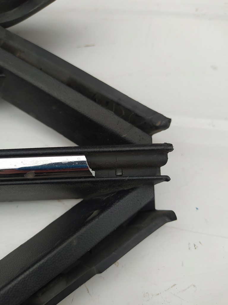 фото №11, Решётка решётка радиатора бампера перед нижняя левая - vw touareg iii r-line