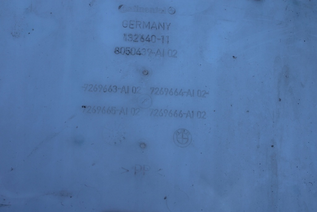 Бак бачок рідина омивача оригінальний номер bmw f10 f11 13r 8050439 Зі Шроту