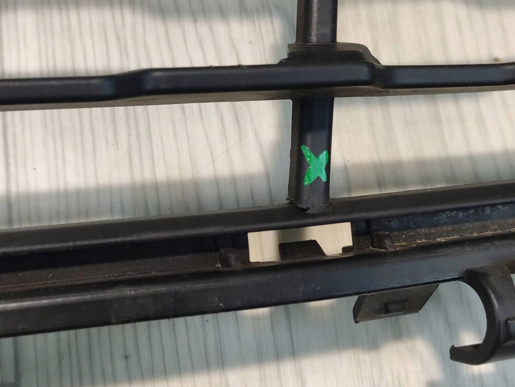 Купить Bmw x1 f48 решётка средняя бампера перед 7354773