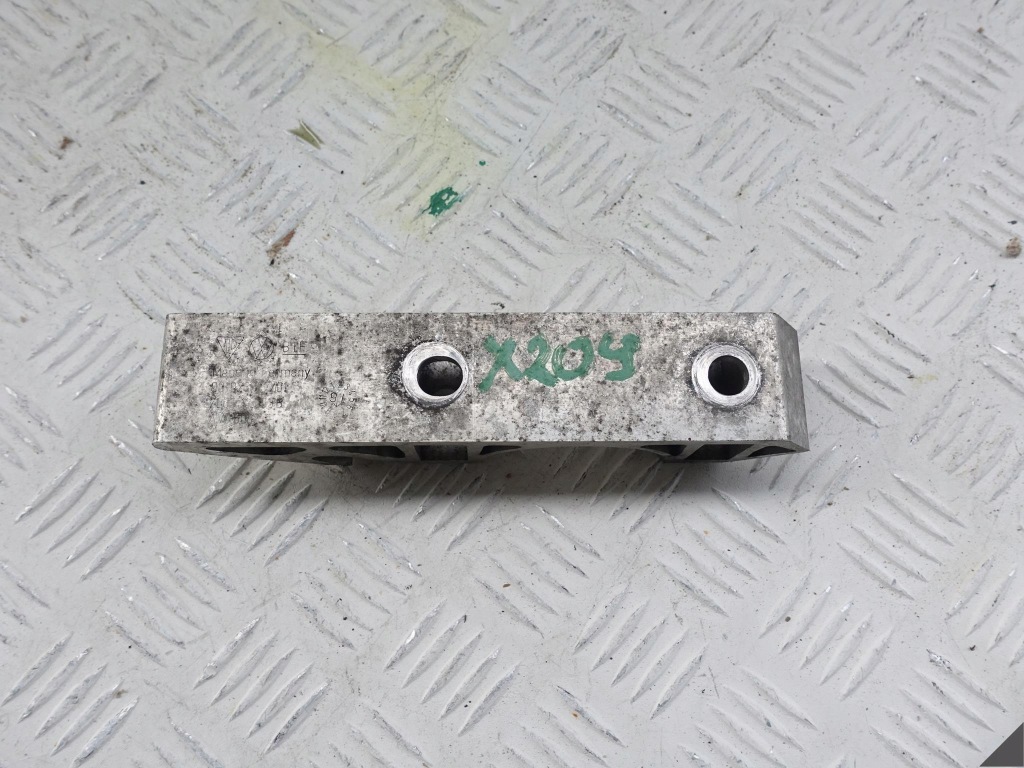 фото №1, Cayenne touareg 7p q7 4l кронштейн стабилизатора