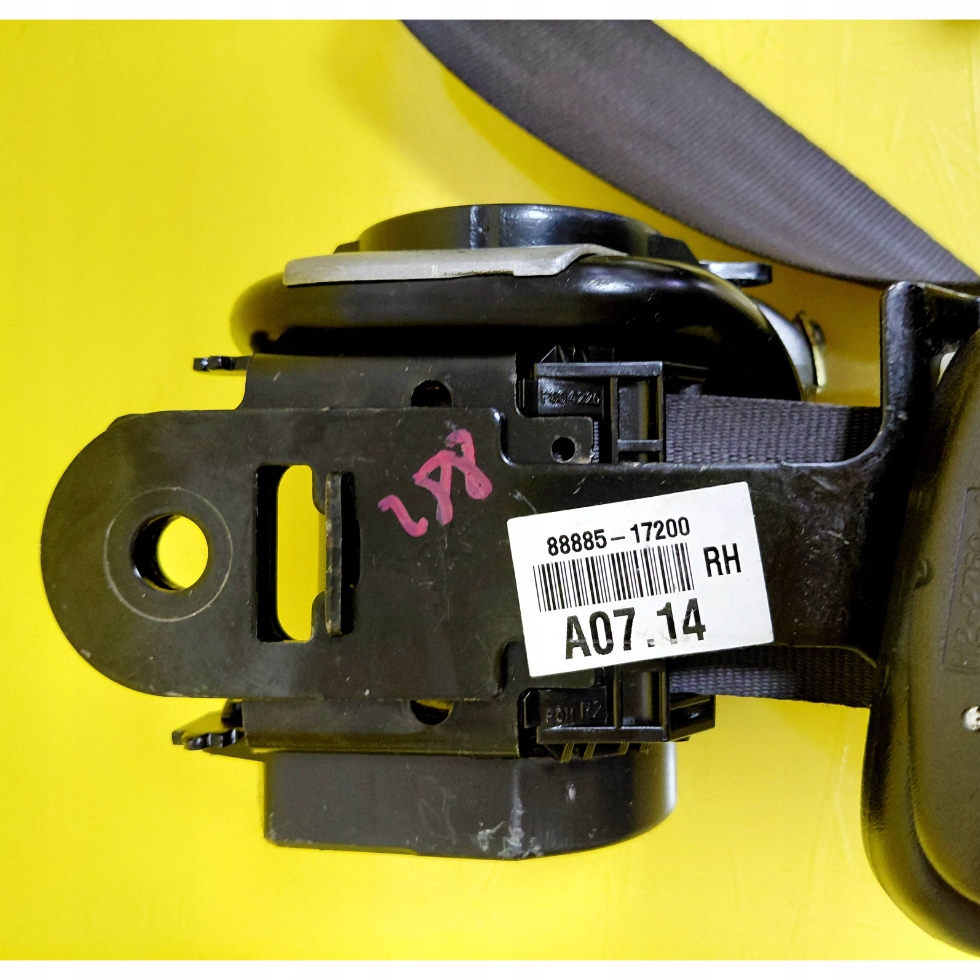 Купить Ремень безопасности правый  перед hyundai matrix 88885-17200 nr2038