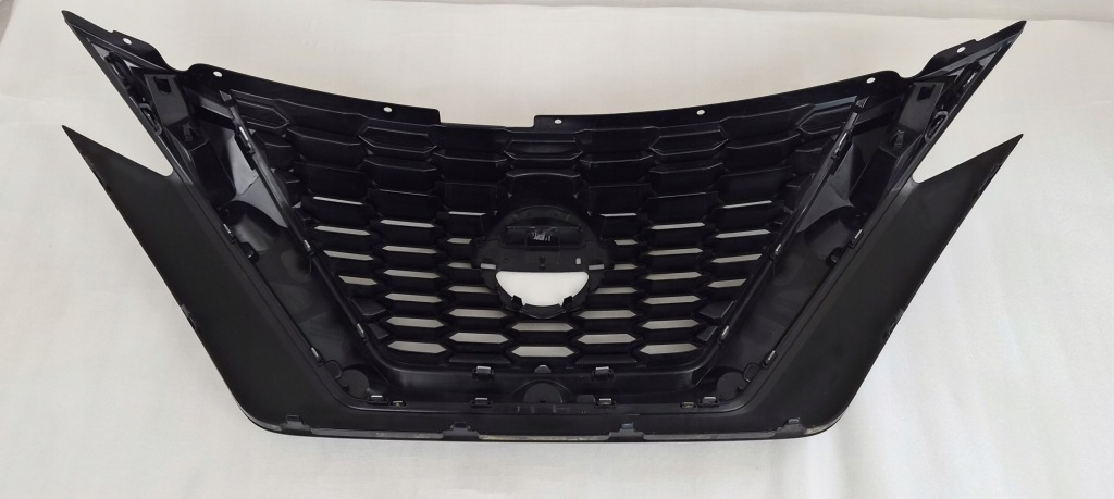 Решітка радіатора решітка  nissan juke f16 2 2019- 623106pa0a Зі Шроту