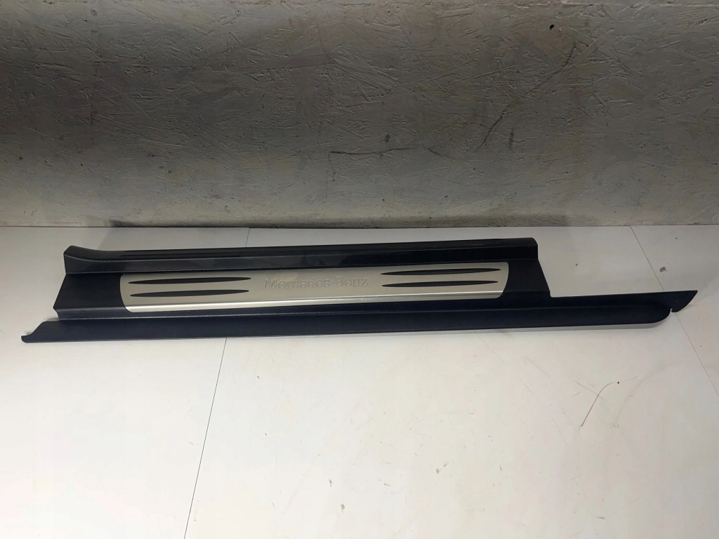 фото №1, Молдинг накладка порог правая mercedes slk 171 r171 1716800235