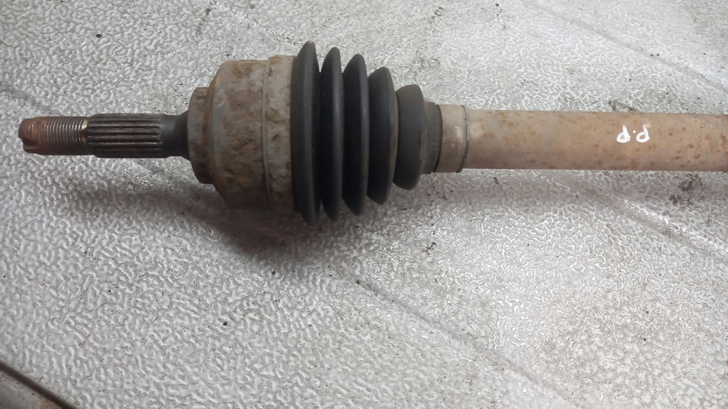 Приводной вал правая перед citroen c3 02r 1.1b hb в Украине