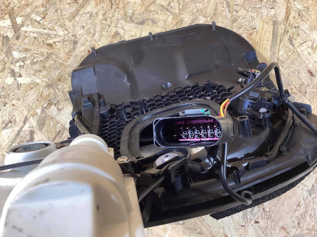 Кришка акумулятор porsche taycan 9j1 9j1821941g Доставка