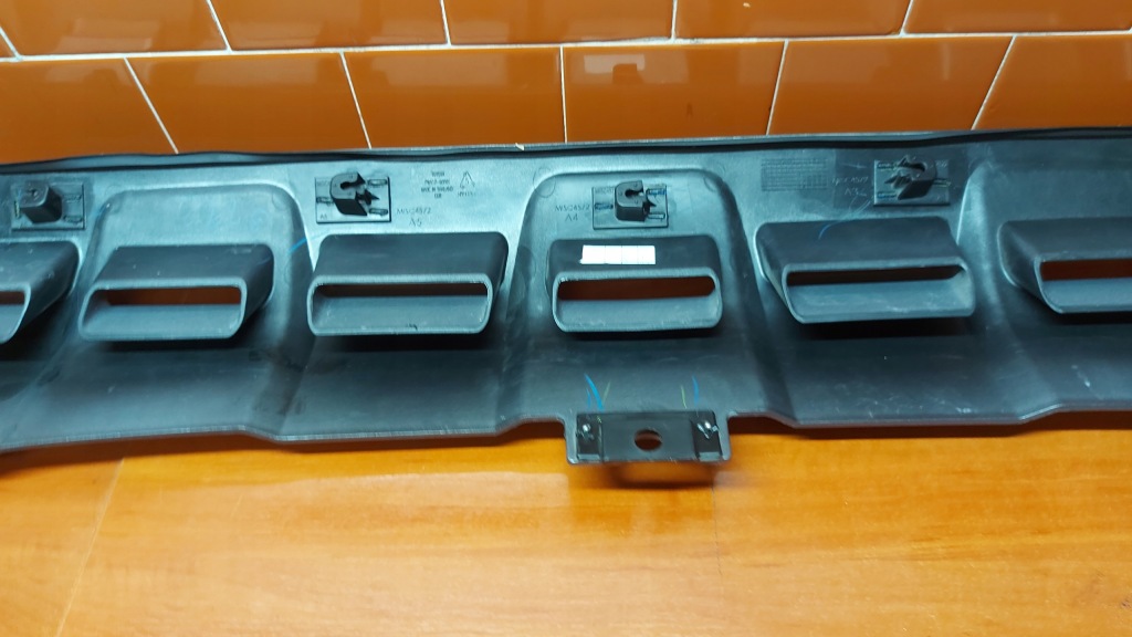 Накладка накладка спойлер бампера перед передняя toyota land cruiser 150 в Украине