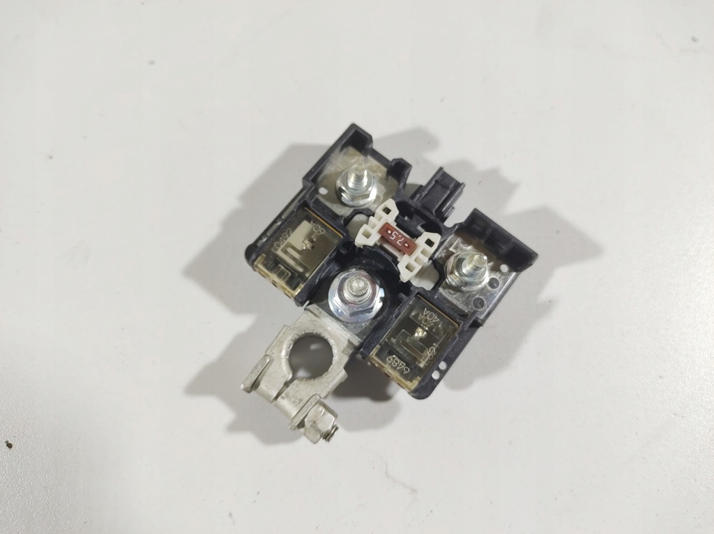 фото №10, Lexus is300h 13r клемма минусовая