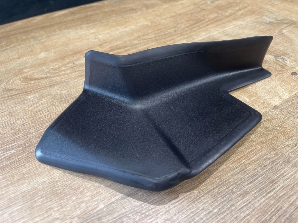 Купити Молдинг під  лампи задній ліва j9c328661ad jaguar e-pace