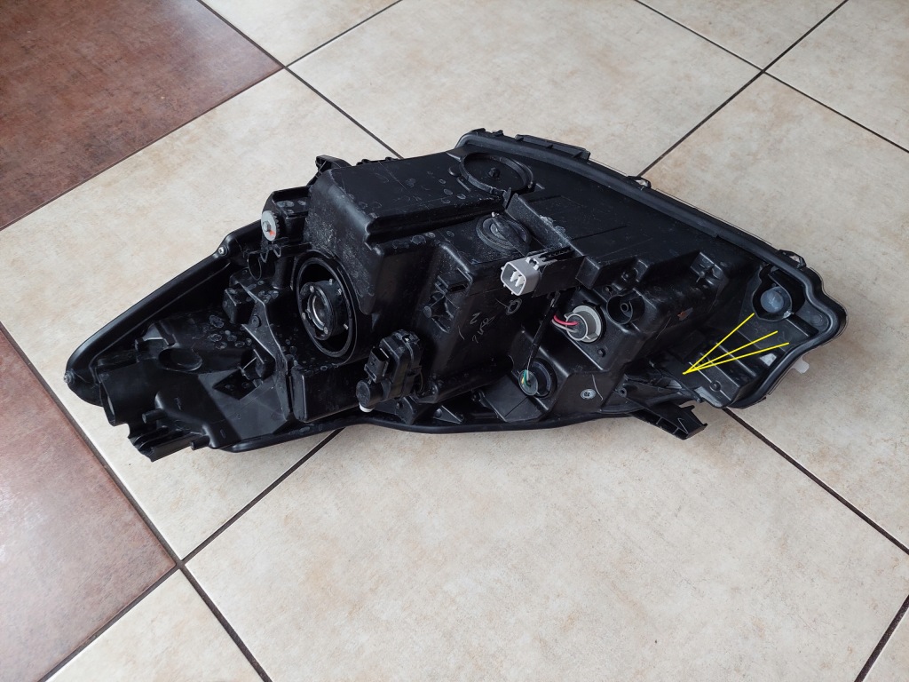 фото №9, Лампа правая - линза - toyota yaris iii - lift - 17-20