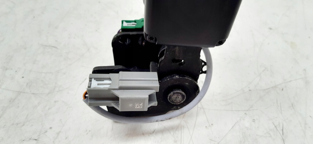 Volvo v90 кліпси замки ременів безпеки середина задній 32239048 в Україні