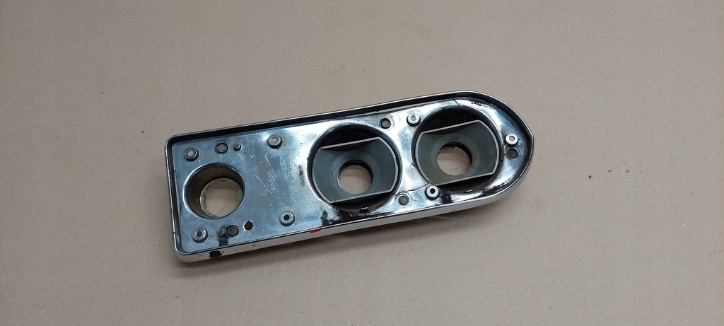 фото №1, Рамка кронштейн лампы задняя triumph spitfire 1500