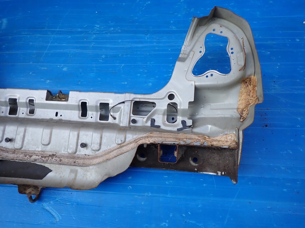 фото №5, Mitsubishi carisma 96-04 pas задний