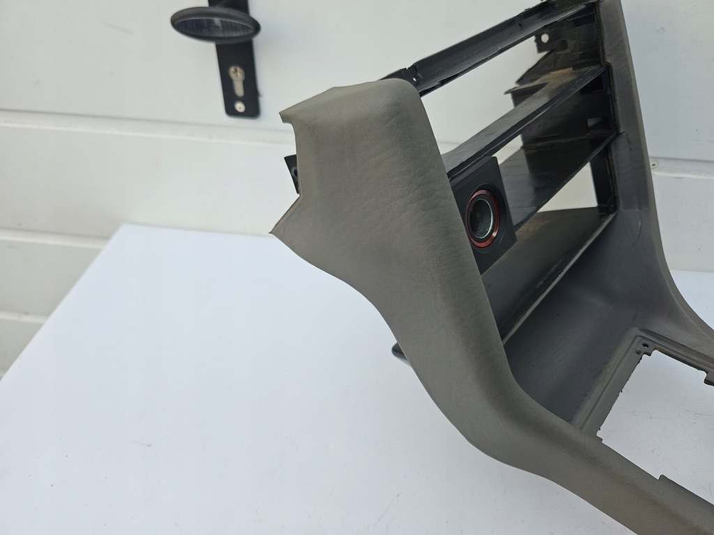 фото №8, Туннель средний консоль средняя audi v8 d11 светлая механическая коробка передач