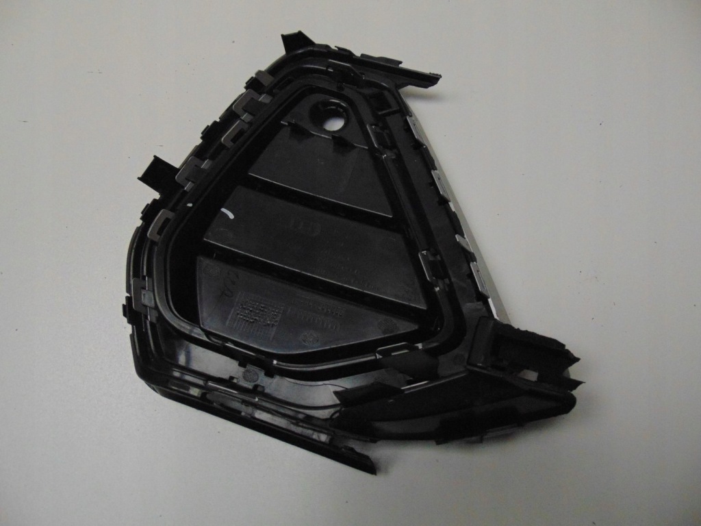 Решітка w бампер права audi q3 ii 83a807681d Ціна