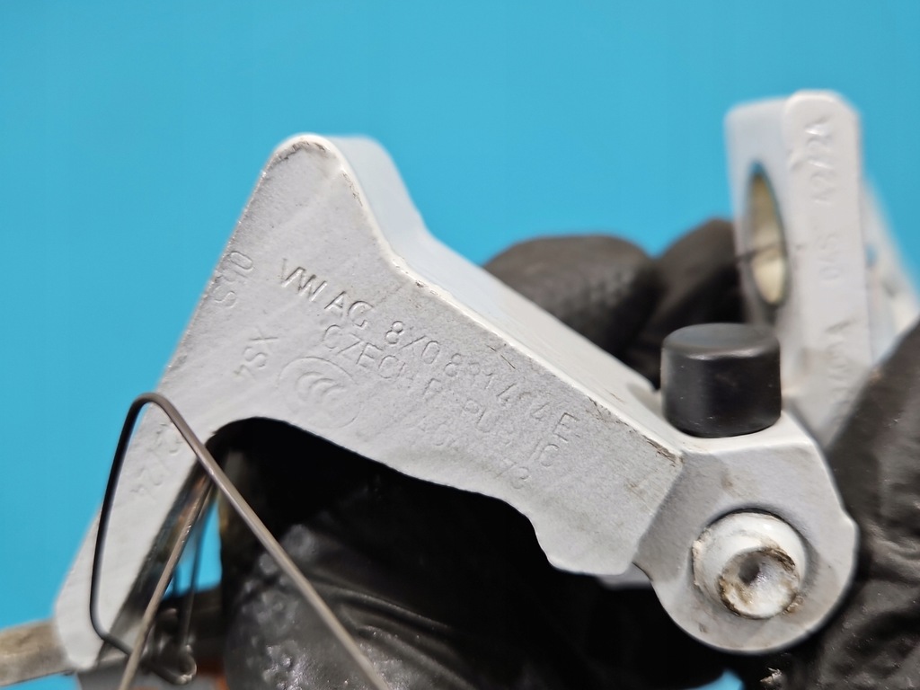 фото №7, Петля дверь перед правый skoda octavia iv