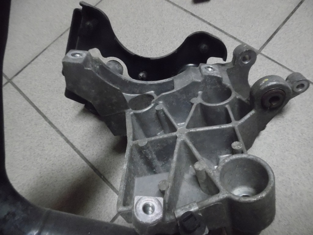 фото №5, Audi a6c6 кронштейн насоса 059145169p комплектная