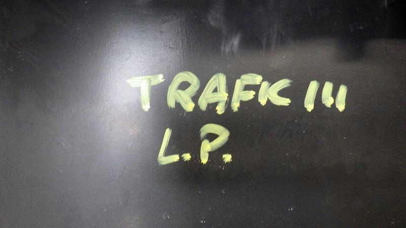 Порог подножка левая перед trafic 3 vivaro b talento 768510190r 93868844 с Разборки