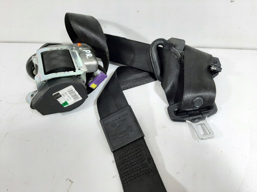 Audi a3 8p 1.9tdi 08r ремень безопасности правый  перед 8p3857706b Киев