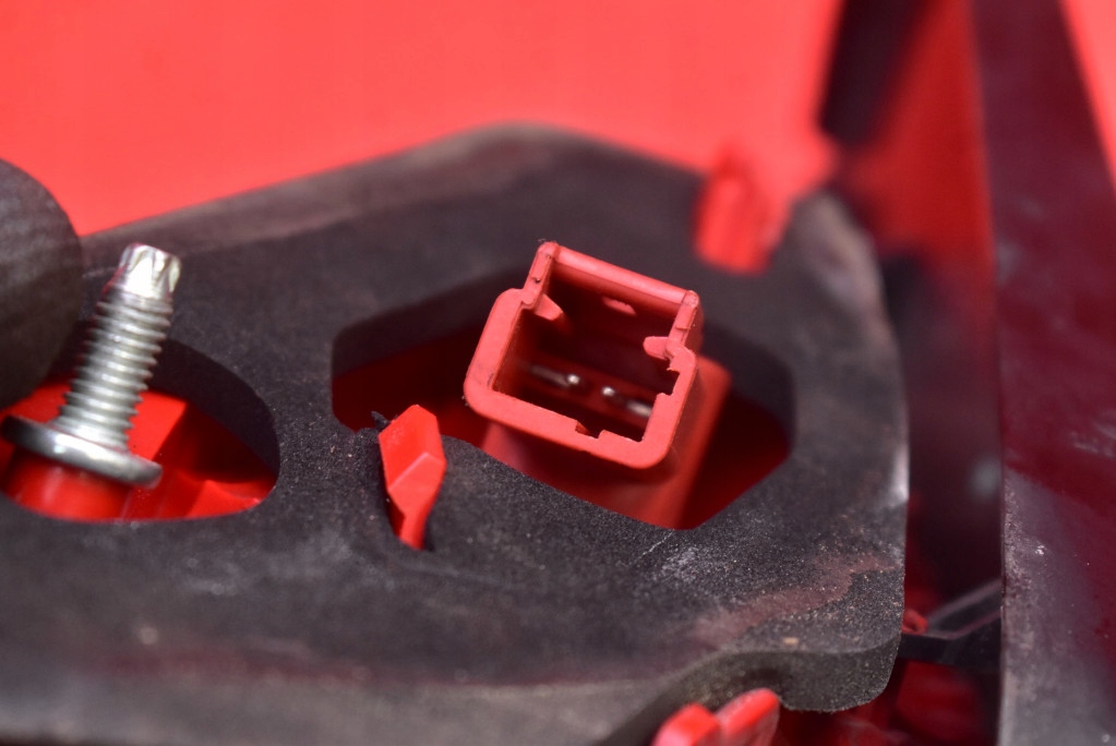 фото №8, Лампа ліва задня задня 9683461080 peugeot 3008 1 i 10-13