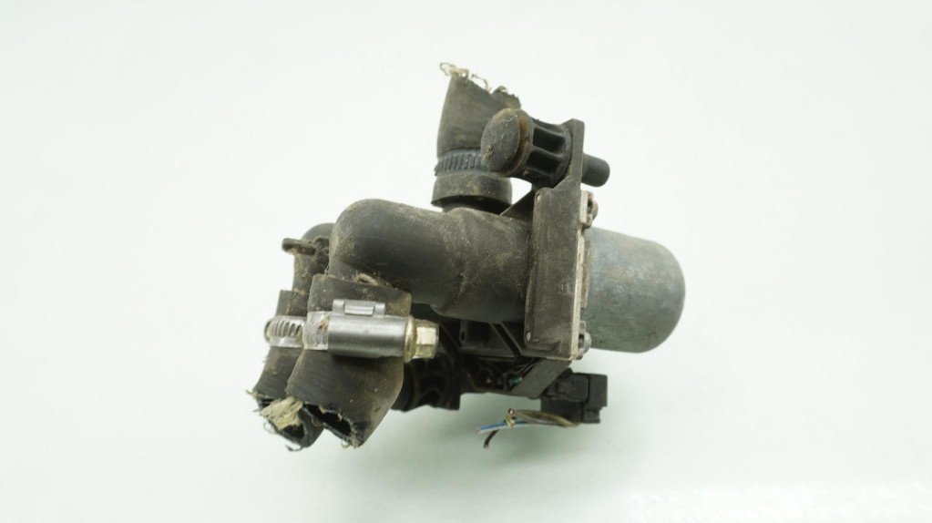 Mercedes w124 электро клапан циркуляция воды 1147412015 с Разборки