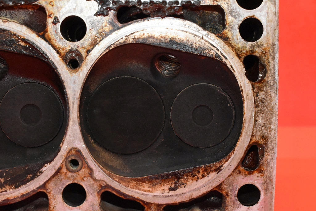 фото №11, Головка двигателя правая 078103373f audi a6 c4 2.6 v6 150 km 94-97