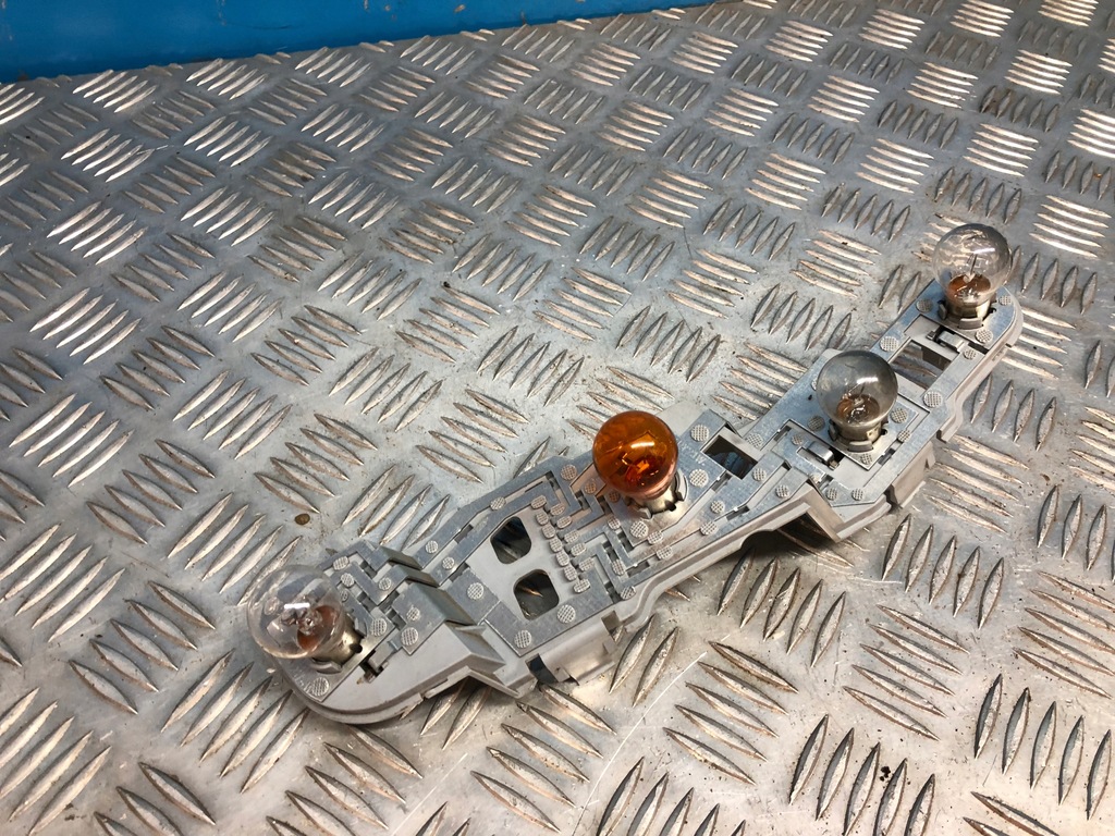 фото №1, Mercedes w169 вкладиш лампи правий задня