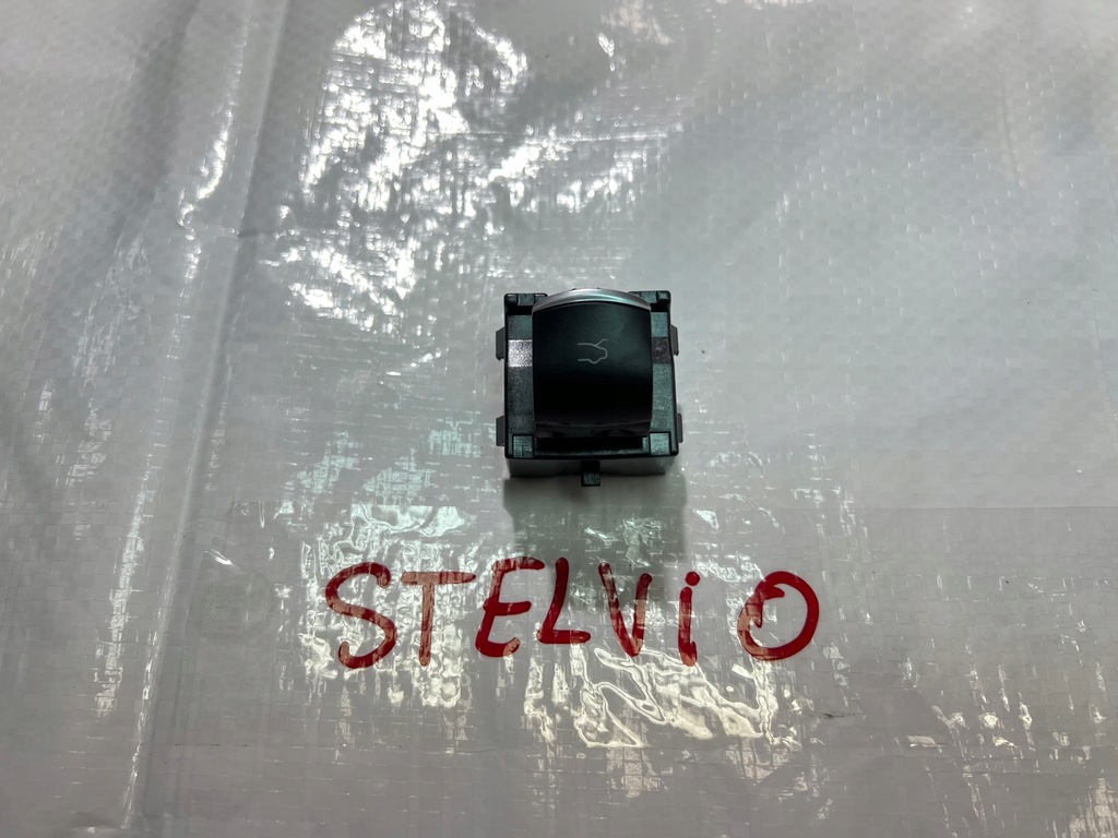 фото №1, Alfa romeo stelvio переключатель крышки багажника