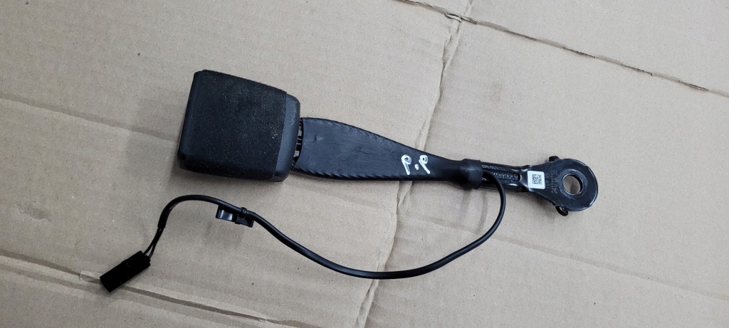 фото №1, A5 8w клипса поперечина перед 8w0857755 a4 b9 8w