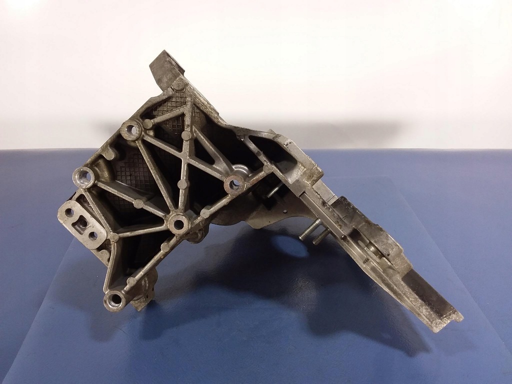 фото №6, Suzuki sx4 1.9ddis кронштейн насоса впрыска 55195377