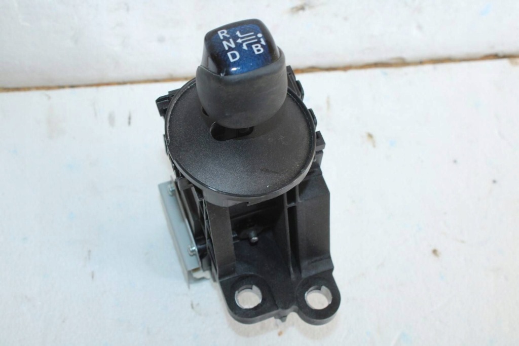 фото №1, Домкрат переключения передач рычаг toyota prius iv europa