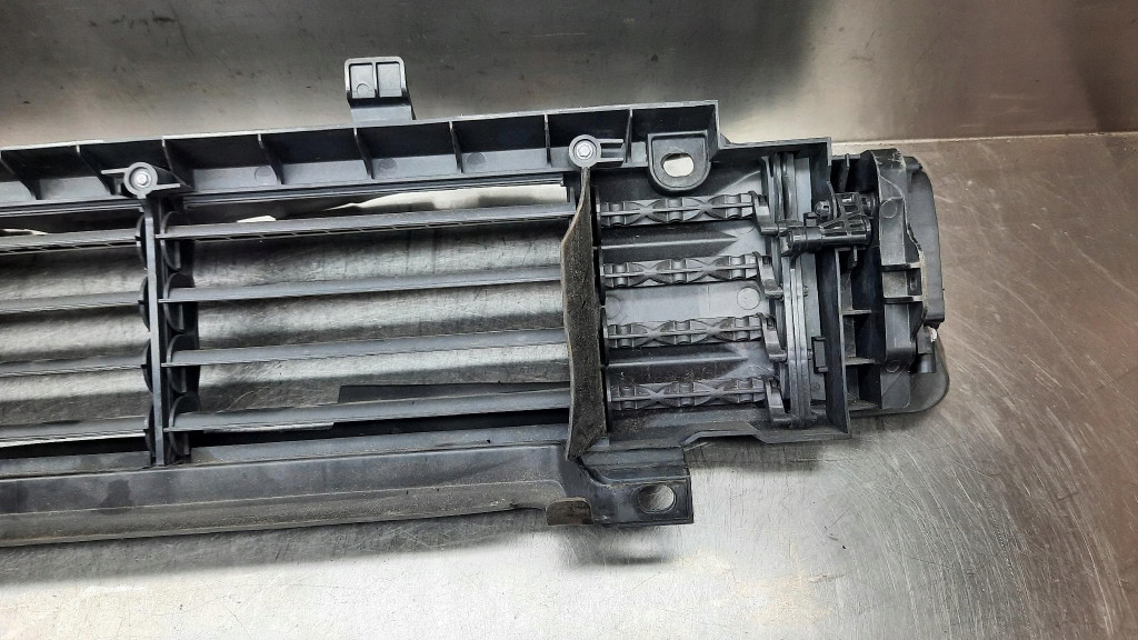 фото №12, Шторка жалюзі впуск повітря оригінальний номер 31455423 volvo xc40 ii 18-