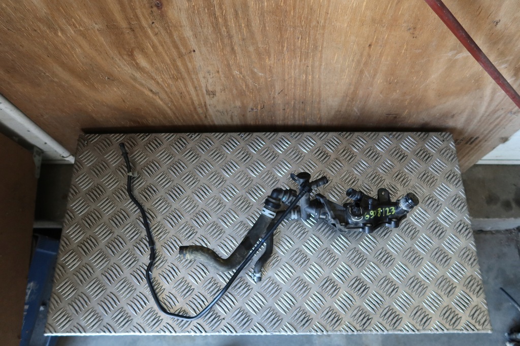 фото №1, Корпус термостата шланги clio iv 10608635r