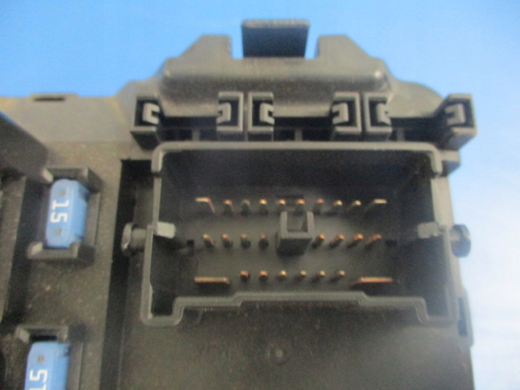 фото №12, Cadillac srx 3.6 v6 коробка предохранителей 25771741