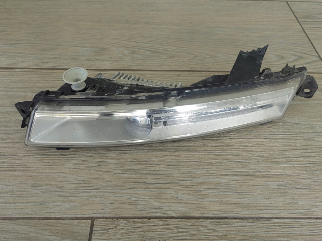 Купити 7406 протитуманна фара jaguar f-pace hk83-15200-af