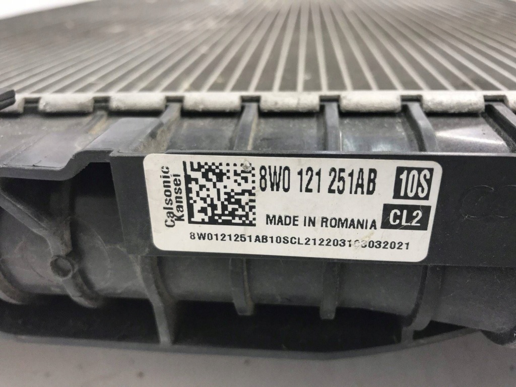 Audi q7 q8 a4 a5 a7 a6 a8 touareg 760 3.0 радиатор воды жидкость 8w0121251ab в Украине