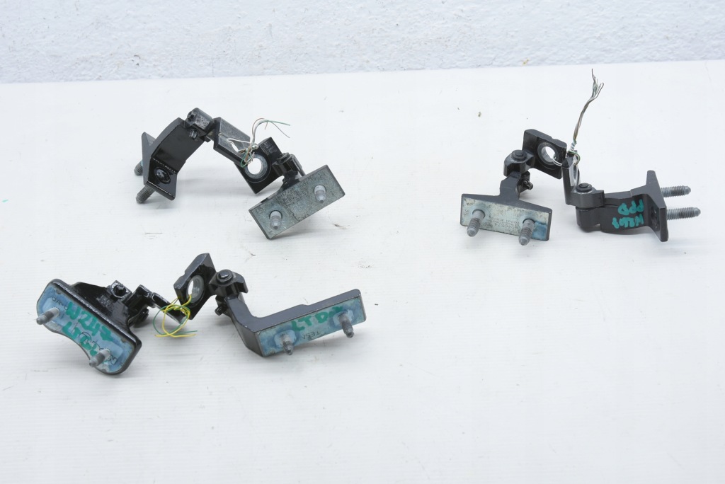 фото №1, Mercedes w247 b-klasa петля дверь левый правый задняя góra + dół kpl.