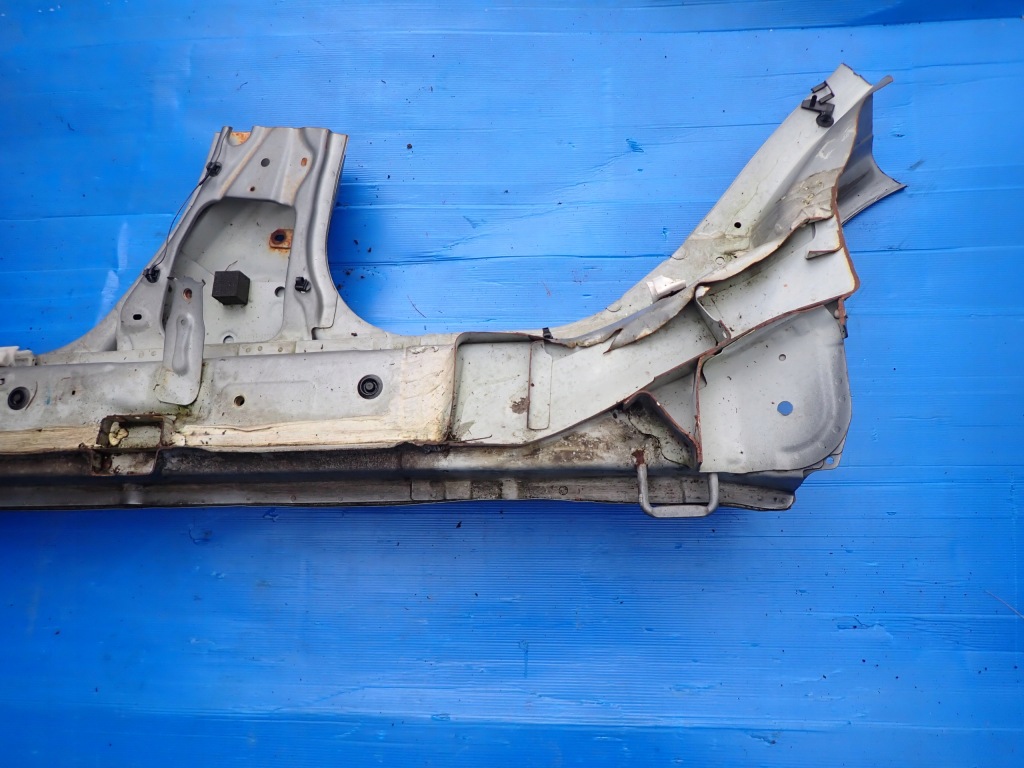 Suzuki swift mk7 5d 10- mk7 поріг правий Зі Шроту