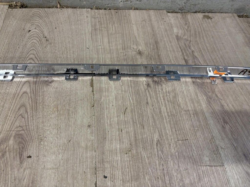 Vw touareg 2 7p накладка  бампера задний 7p6853835 Киев