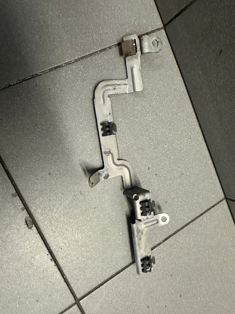 фото №5, Кронштейн проводка датчиков vw phaeton 6.0 w12 420km ban 07c971501m