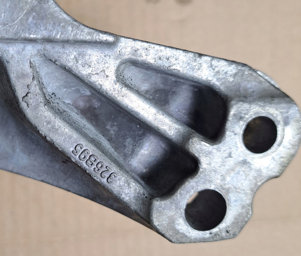 Peugeot 407 sw 2.0 hdi, citroen c5 подушка коробки 326b95 Зі Шроту