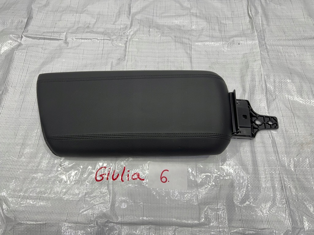 фото №1, Alfa romeo giulia подлокотник