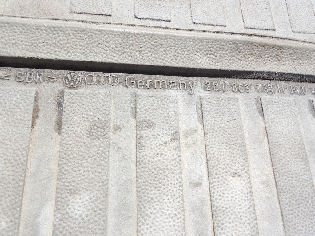 фото №9, Обшивка резиновый элемент пол задняя vw lt sprinter средний