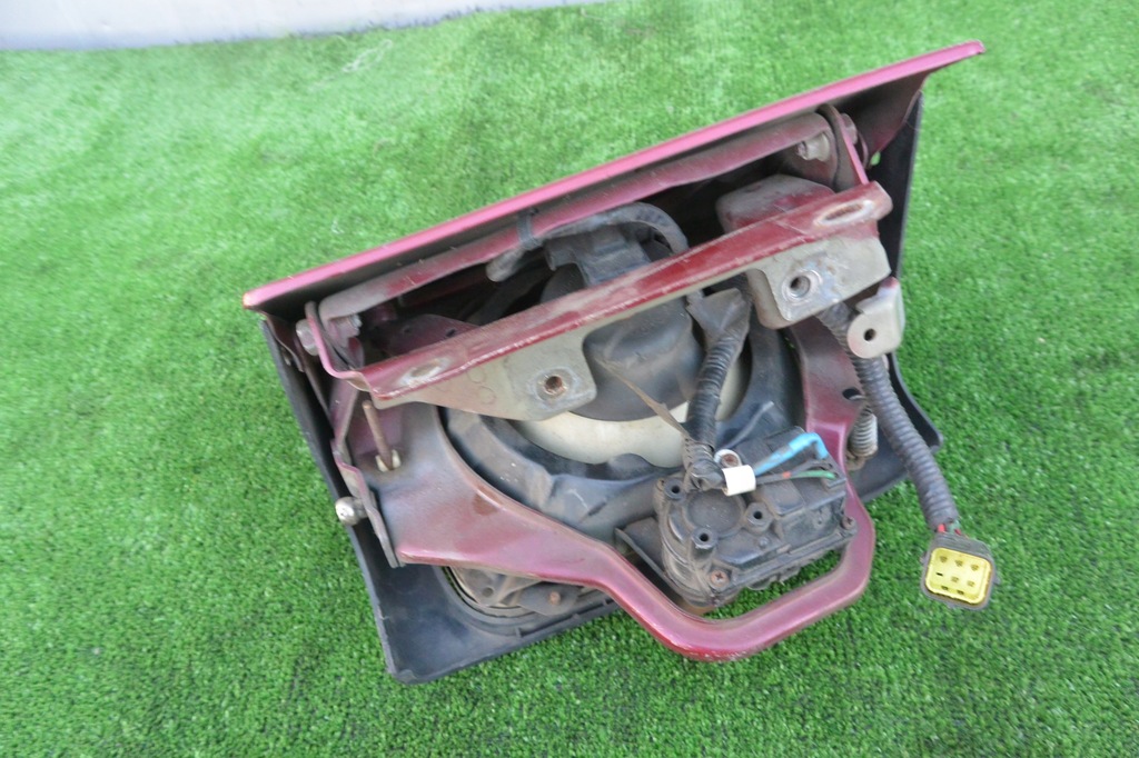 фото №14, Mazda 323f права лампа