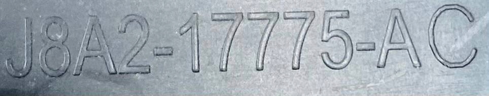 фото №3, Молдинг бампера задняя range rover velar l560 j8a2-17775-ac