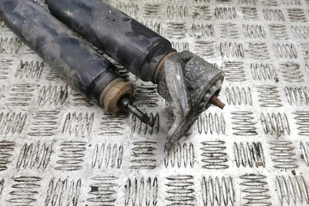 фото №10, Амортизатор задний левый jeep cherokee kl 68157912ae 2.0l дизель 125kw 2015