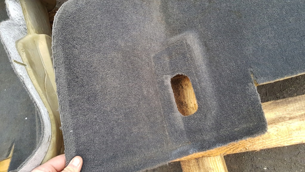 фото №11, Audi a8 d3 килимок обшивка задня