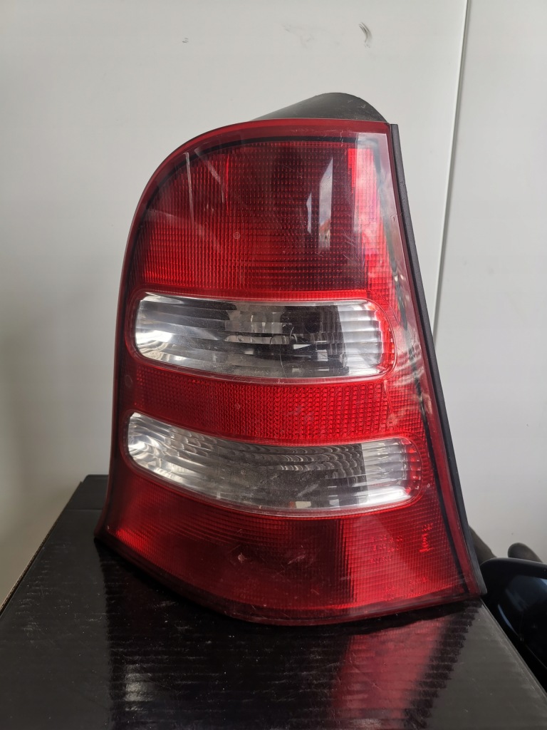 Купити Фара права задня mercedes-benz 1688202864r