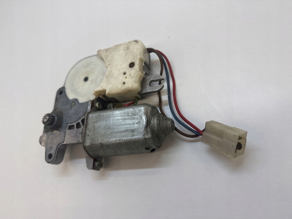 Б/у оригинальный моторчик люк alfa romeo 75 725686715 с Разборки