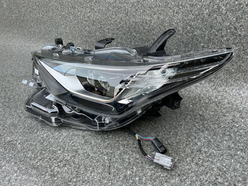 Фара ліва передня toyota auris 2 2 full led рестайлінг  81150-02k60 Ціна