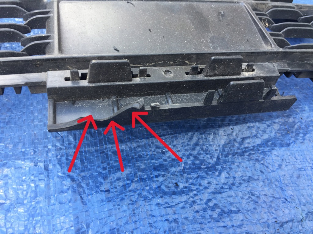 фото №2, Jeep grand cherokee wl 21 22 решётка радиатора решётка радиатора решётка середина na радар